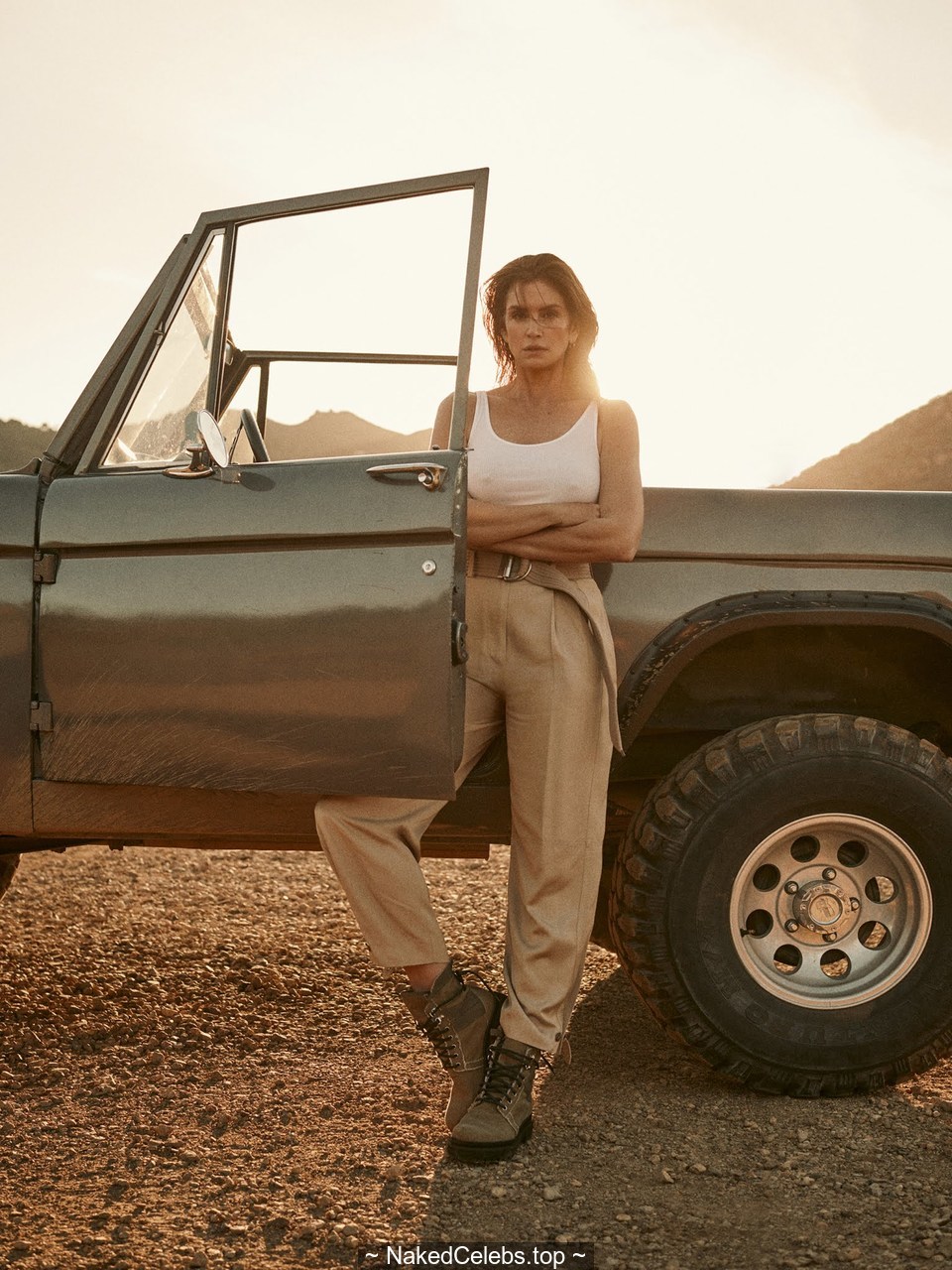 cindy-crawford-in-nature-for-porter-edit-magazine-march-2019-4.jpg