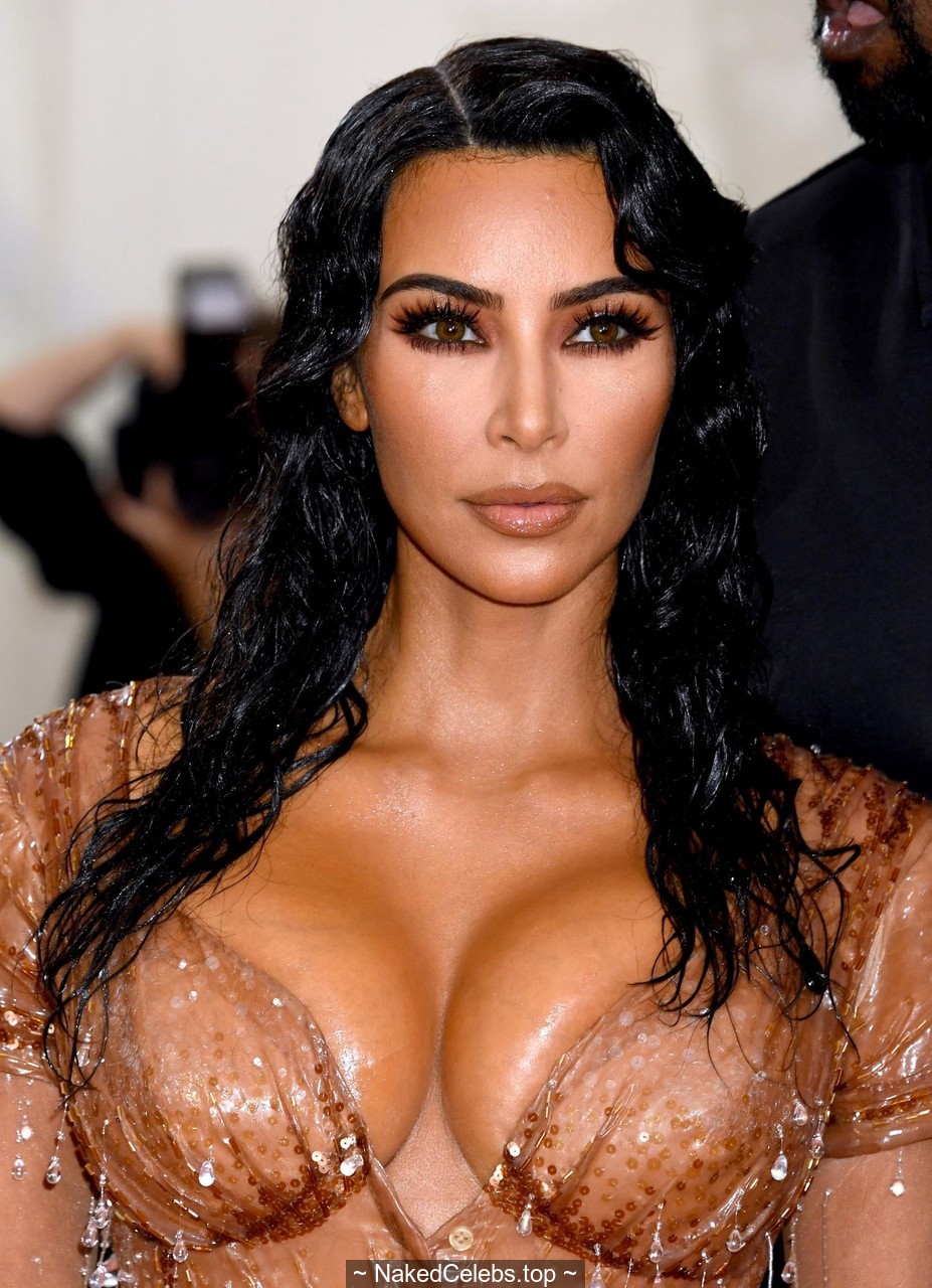 kim-kardashian-deep-cleavage-at-2019-met-gala-in-new-york-city-10.jpg